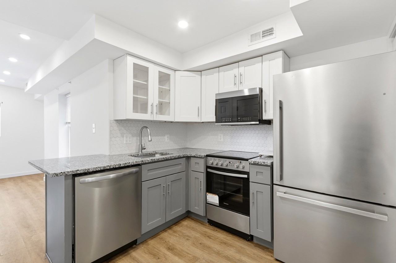 2148 N Franklin St - Photo 2 of 11