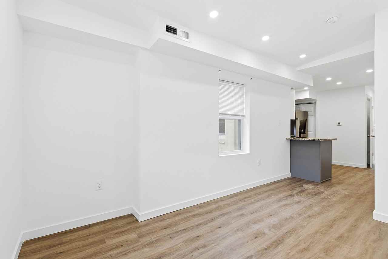 2148 N Franklin St - Photo 4 of 11