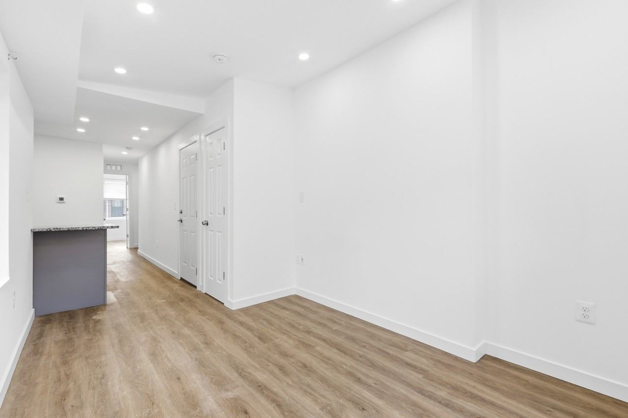 2148 N Franklin St - Photo 5 of 11