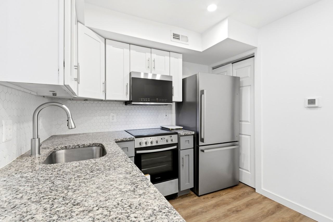 2148 N Franklin St - Photo 6 of 11