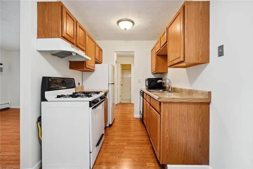 Minnehaha Manor - Photo 4 of 28