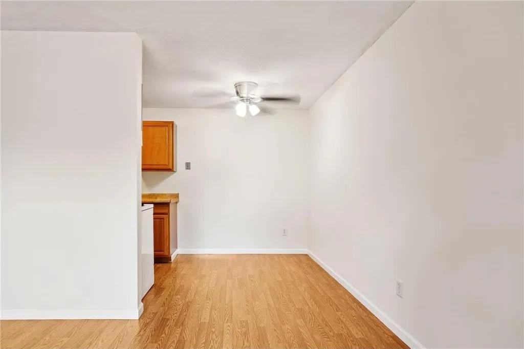 Minnehaha Manor - Photo 6 of 28