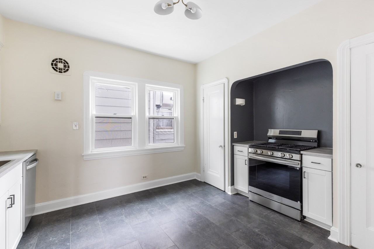 1205 Clark Ave - Photo 5 of 10