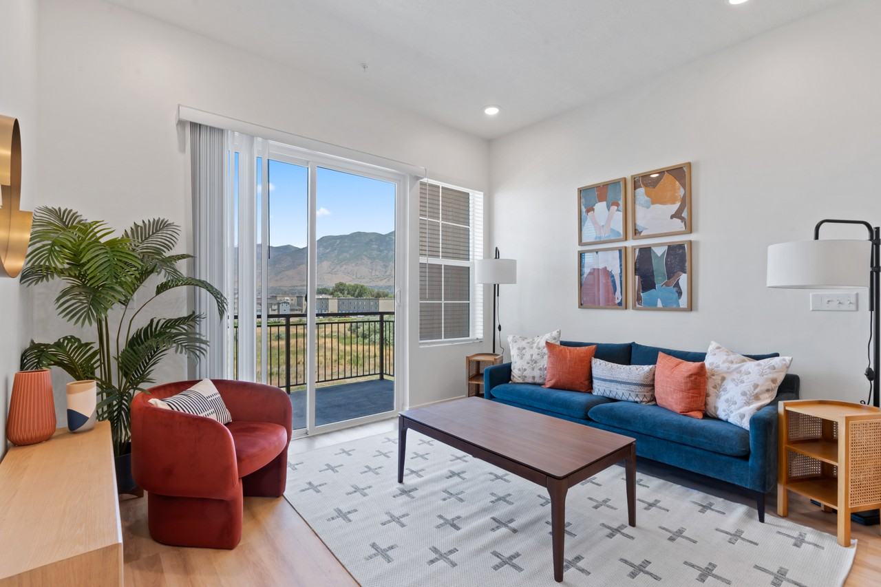 W Cushing Ave #4 - Photo 3 of 50