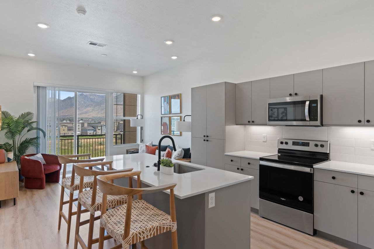 W Cushing Ave #4 - Photo 4 of 50