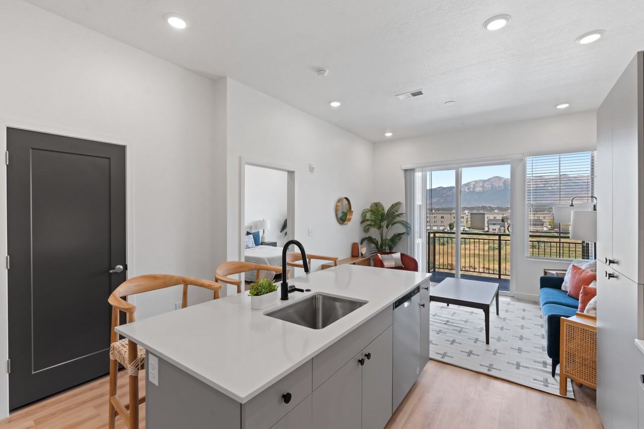 W Cushing Ave #4 - Photo 5 of 50