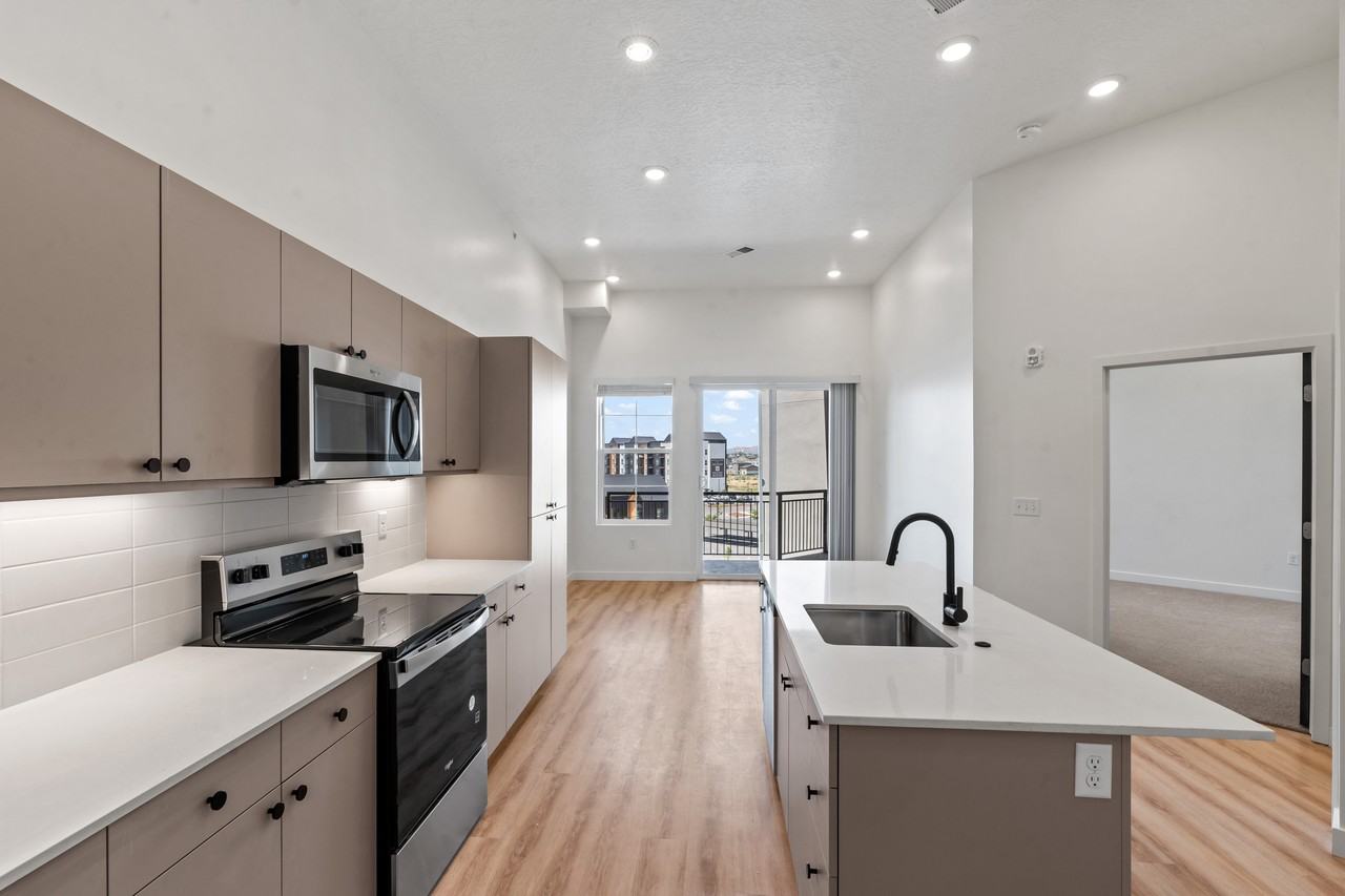 W Cushing Ave #4 - Photo 7 of 50