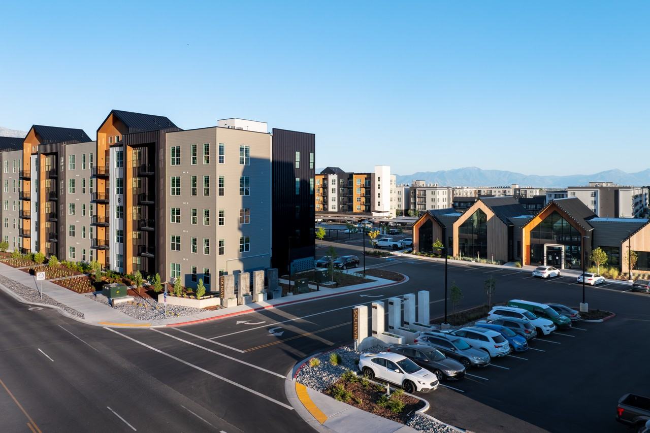 W Cushing Ave #3 - Photo 2 of 50