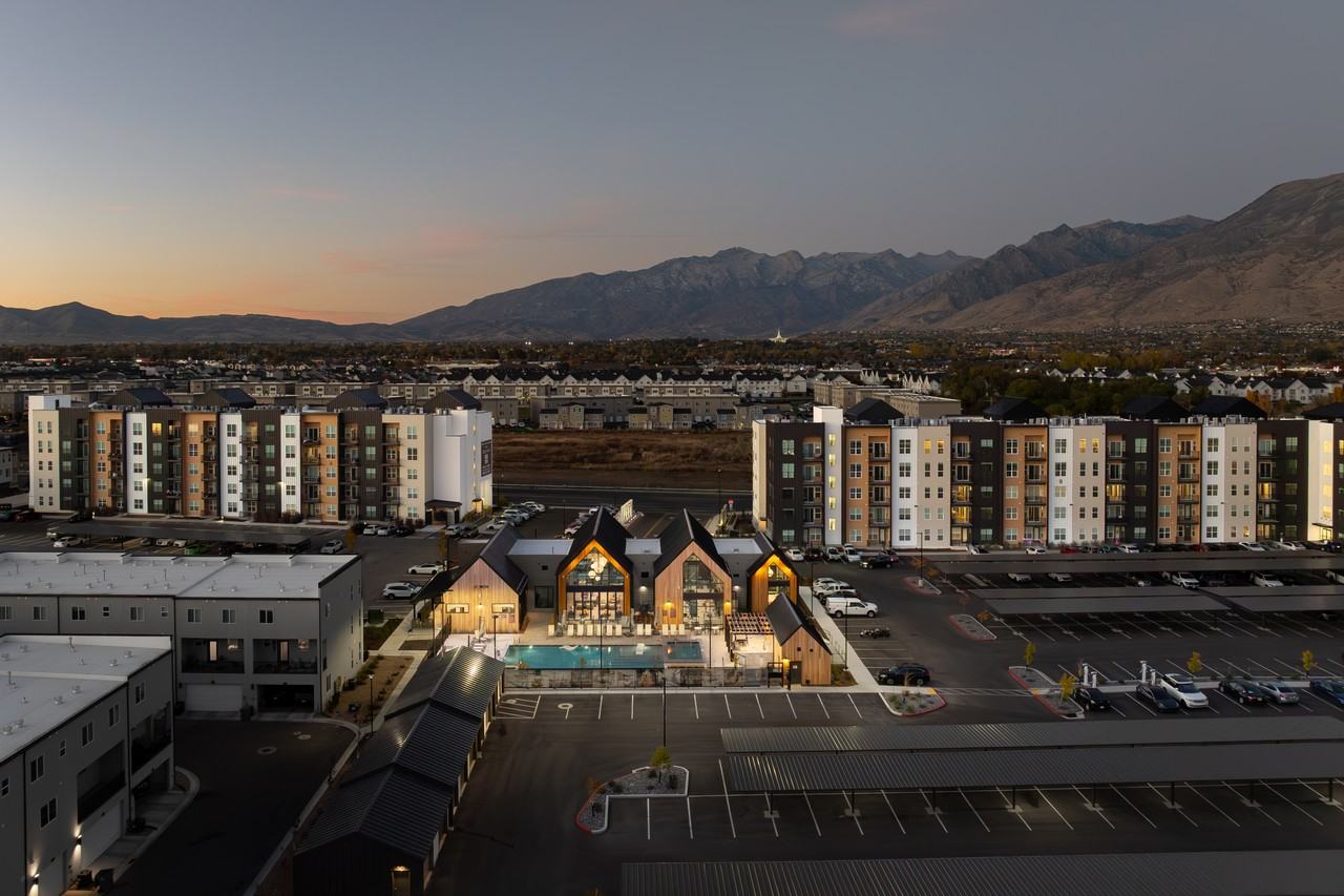 W Cushing Ave #3 - Photo 3 of 50