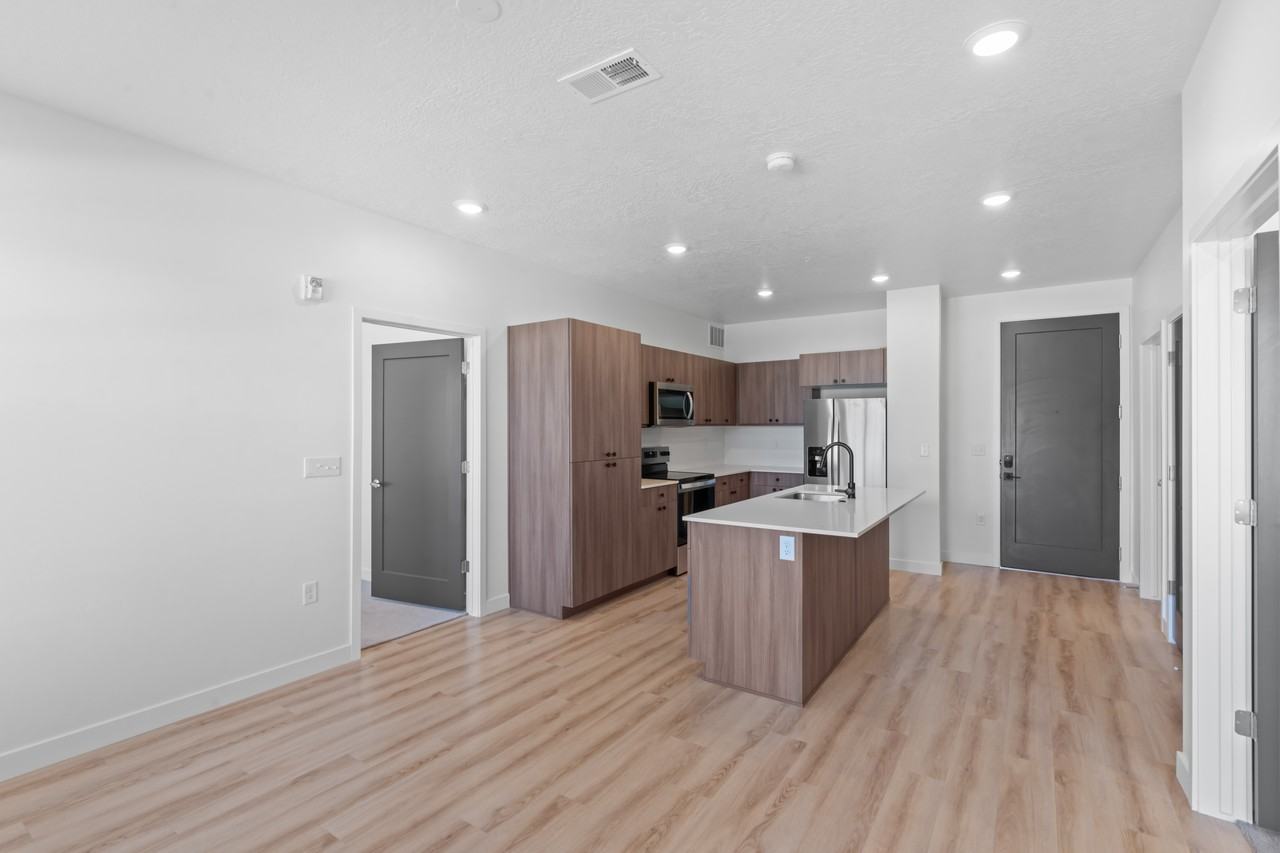 W Cushing Ave #3 - Photo 4 of 50