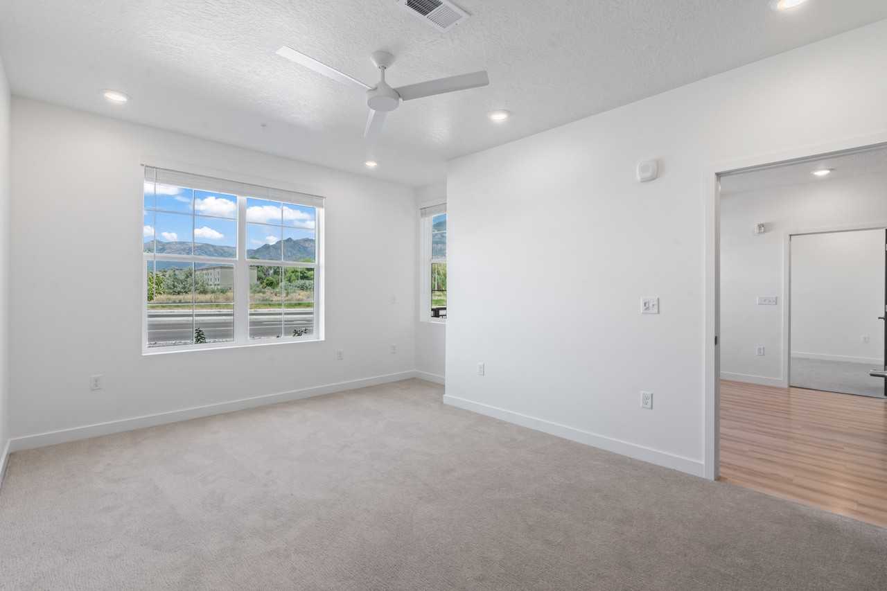 W Cushing Ave #3 - Photo 5 of 50