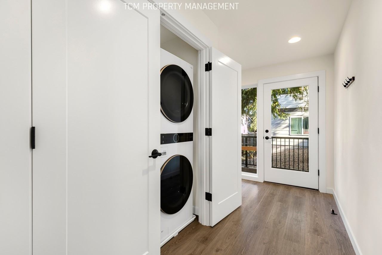 2024 Ne 85th St #E - Photo 4 of 21