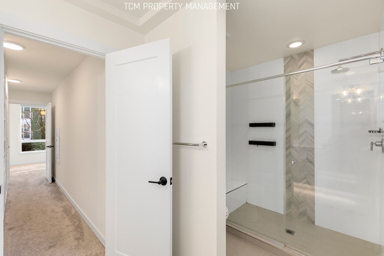 2024 Ne 85th St #E - Photo 7 of 21