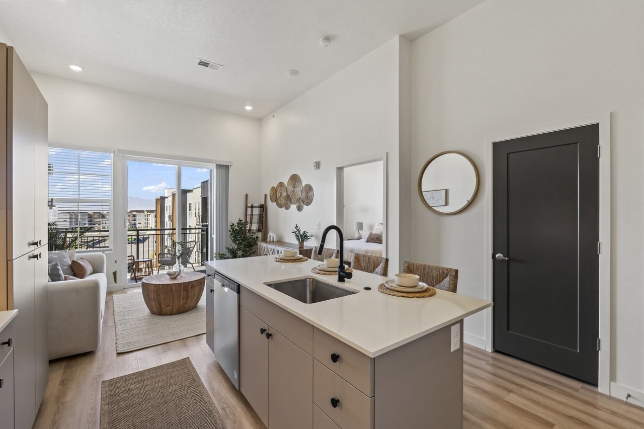 W Cushing Ave #2 - Photo 2 of 48