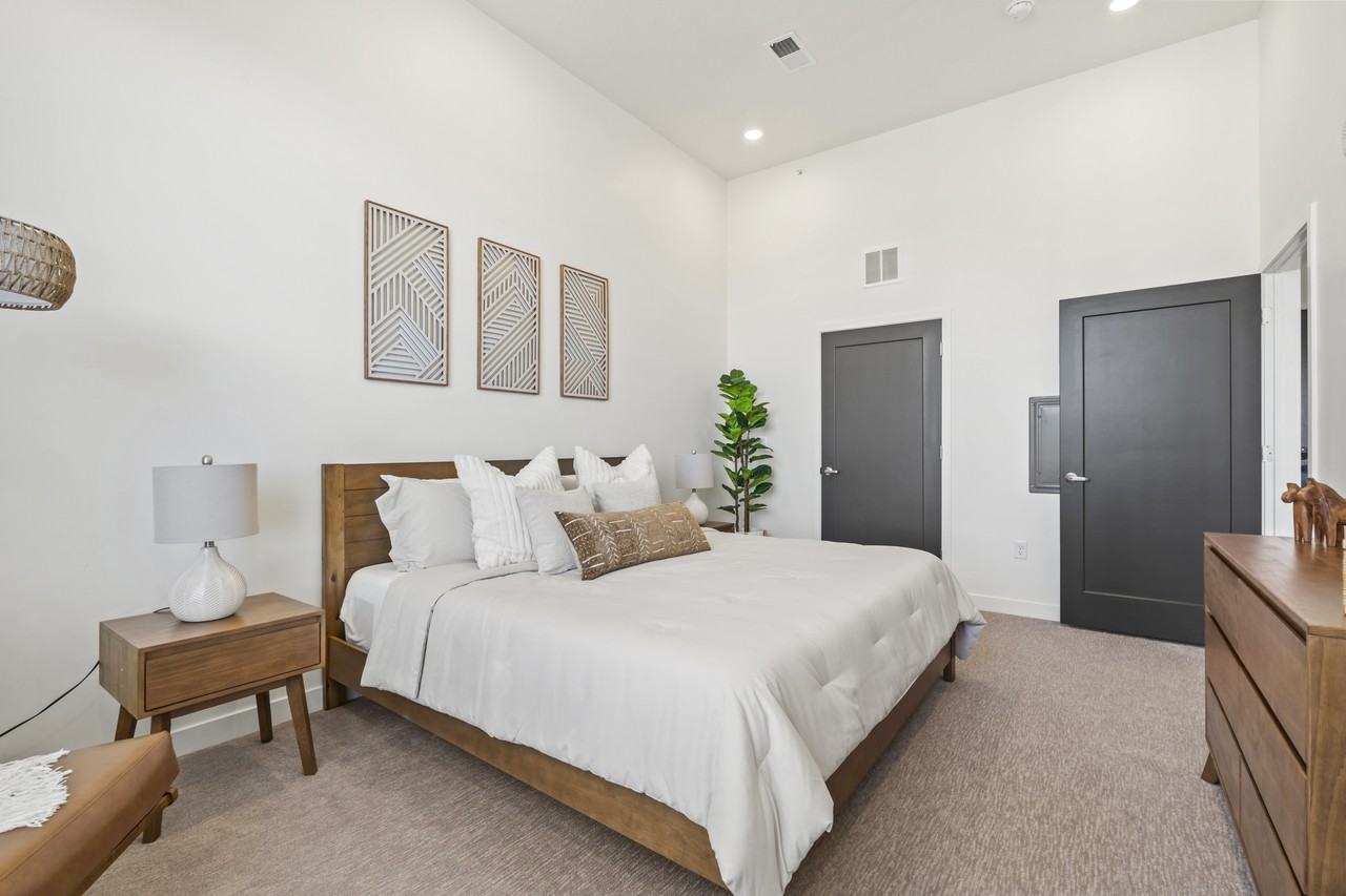 W Cushing Ave #2 - Photo 7 of 48