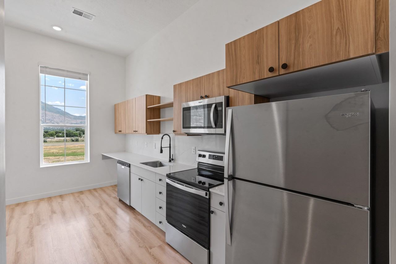 W Cushing Ave #1 - Photo 3 of 33