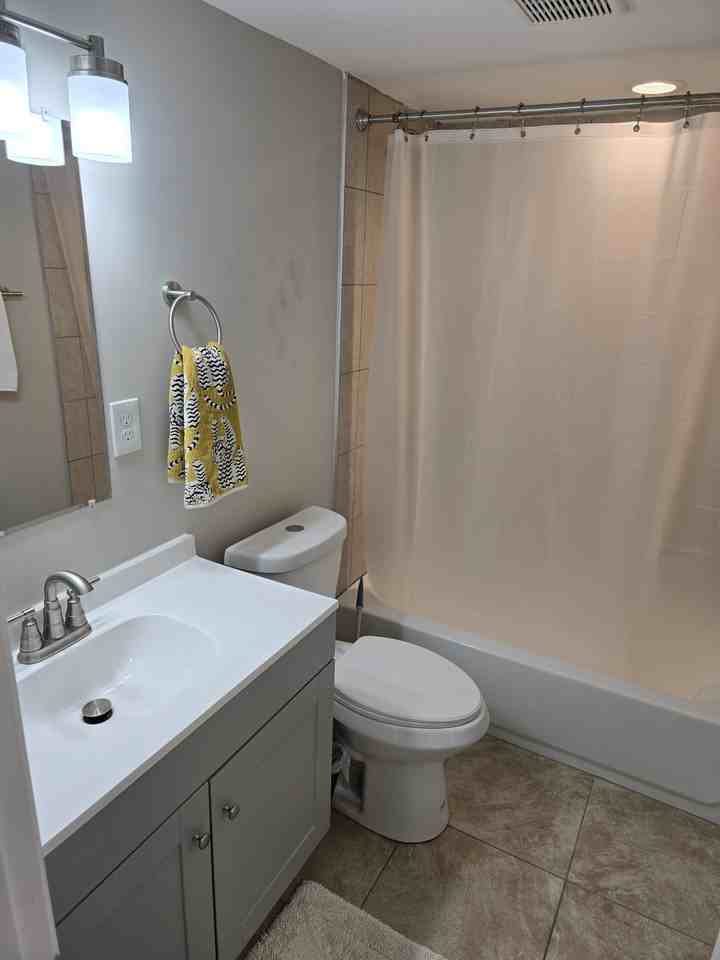 2424 Linden Ave #100 - Photo 4 of 8
