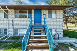 featured image of 817 W Heather Ln