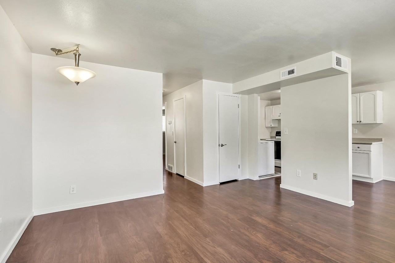 819 West Heather Lane - Photo 3 of 10