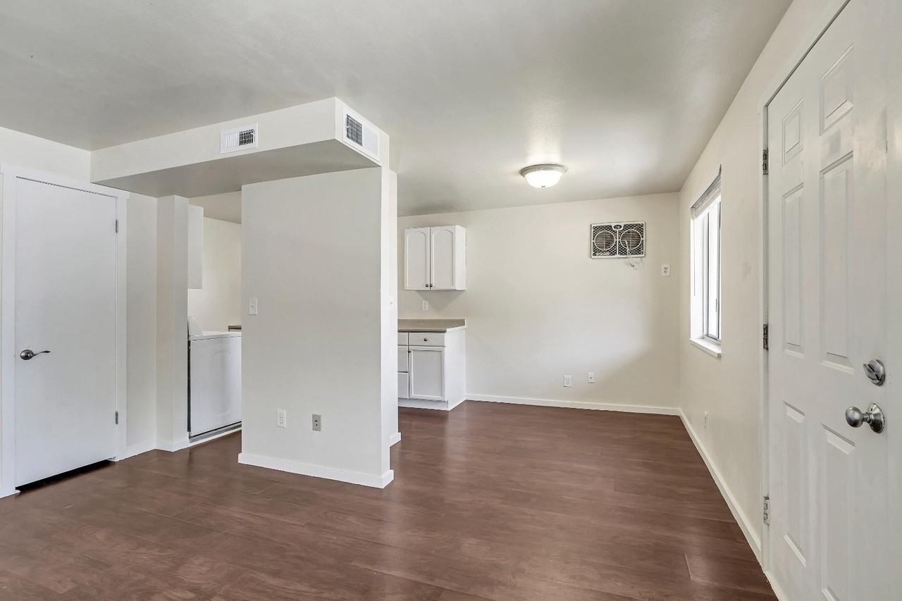 819 West Heather Lane - Photo 4 of 10