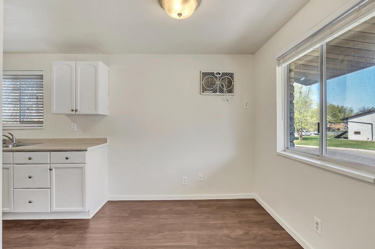 819 West Heather Lane - Photo 5 of 10