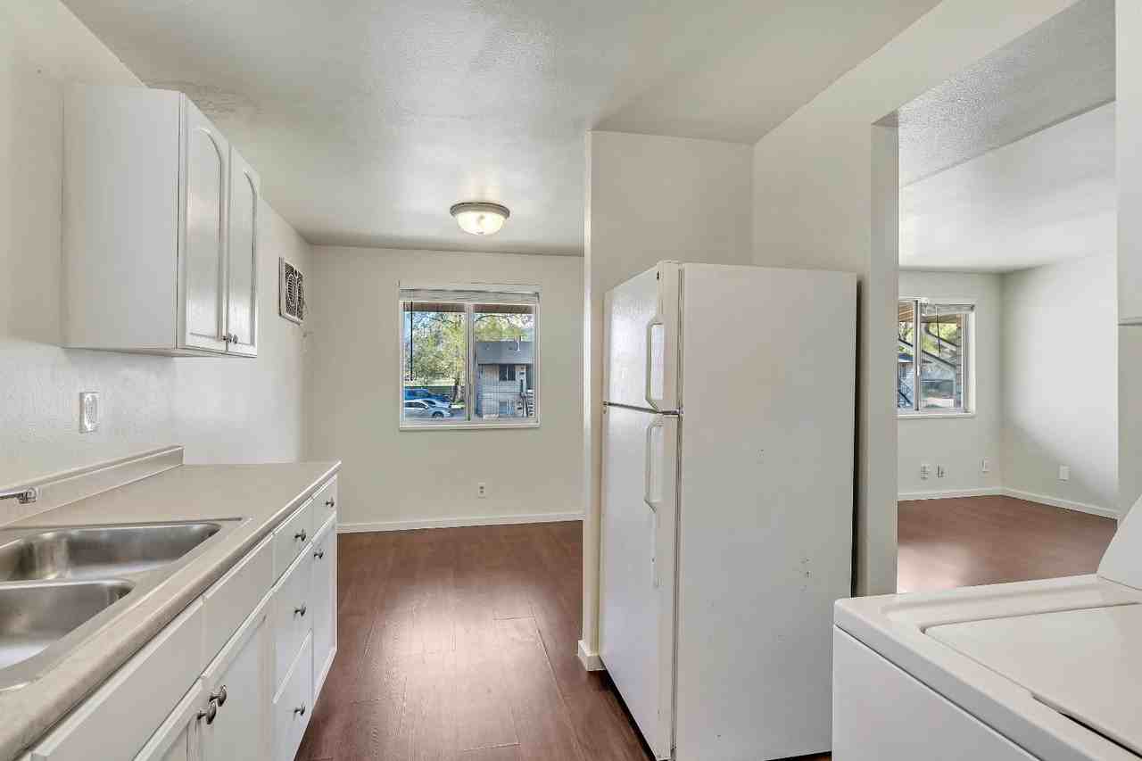 819 West Heather Lane - Photo 6 of 10