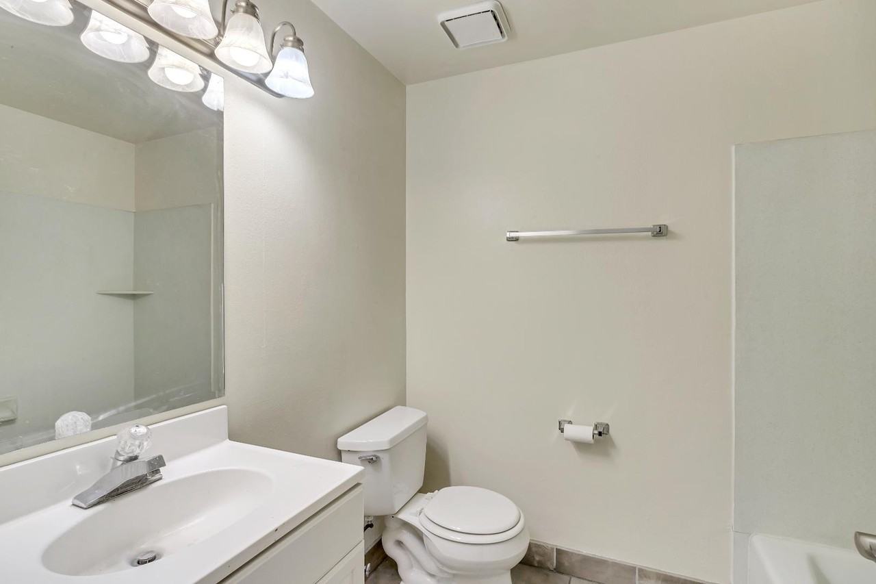 819 West Heather Lane - Photo 7 of 10