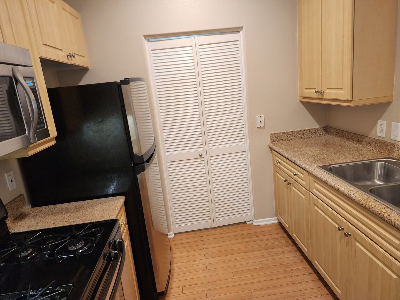 2429 Watermarke Pl #2429 - Photo 2 of 29