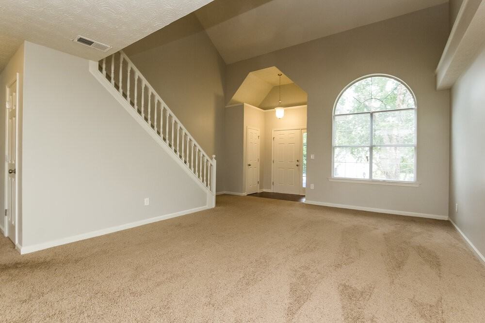 650 Compton Ln - Photo 4 of 17