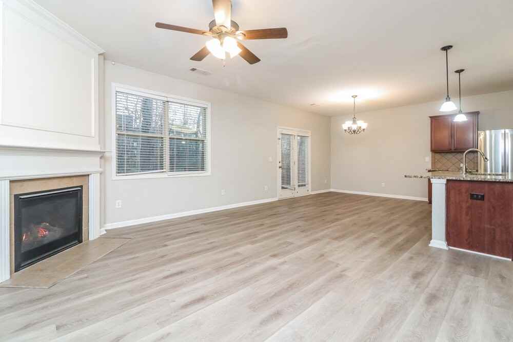 275 Shaw Dr - Photo 5 of 17