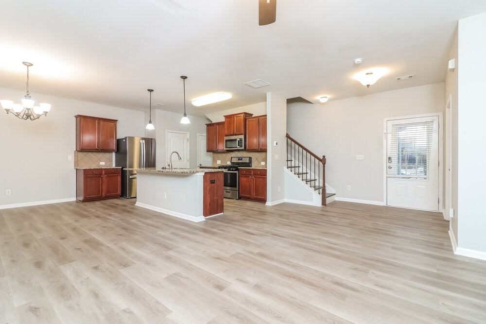 275 Shaw Dr - Photo 6 of 17