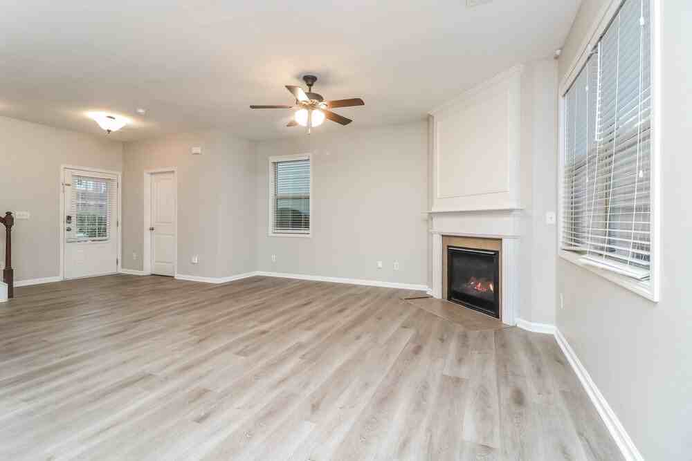 275 Shaw Dr - Photo 7 of 17