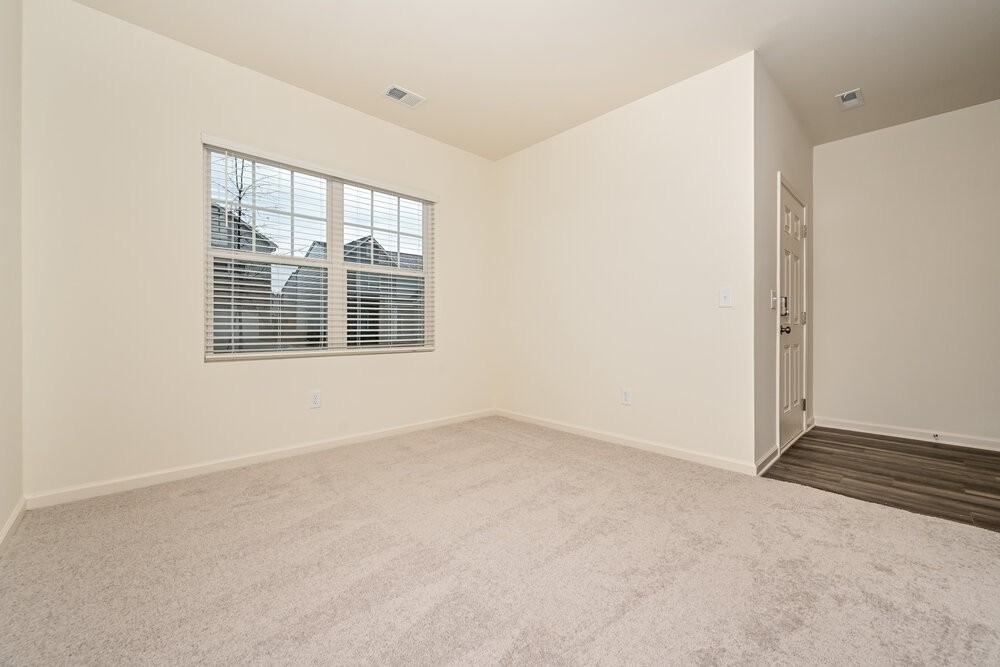 7620 Saffron Ave - Photo 4 of 17