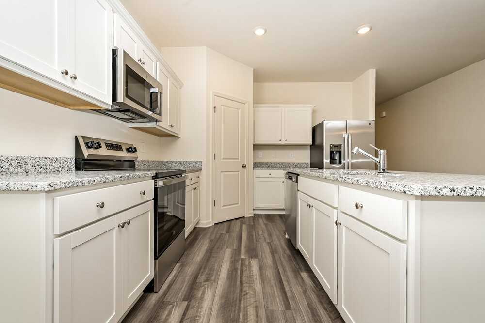 7620 Saffron Ave - Photo 5 of 17