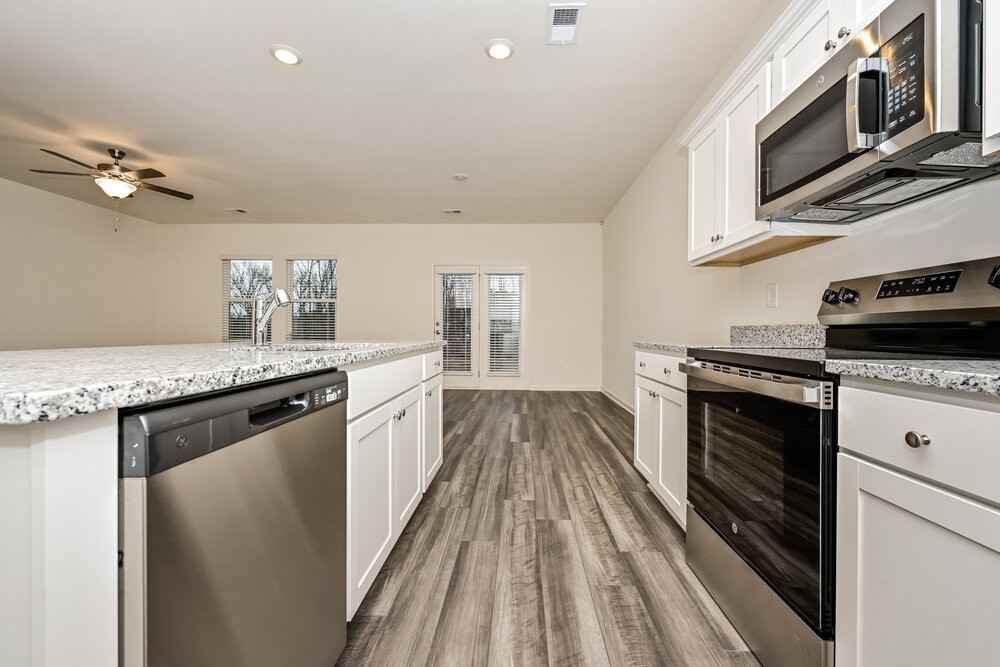 7620 Saffron Ave - Photo 6 of 17