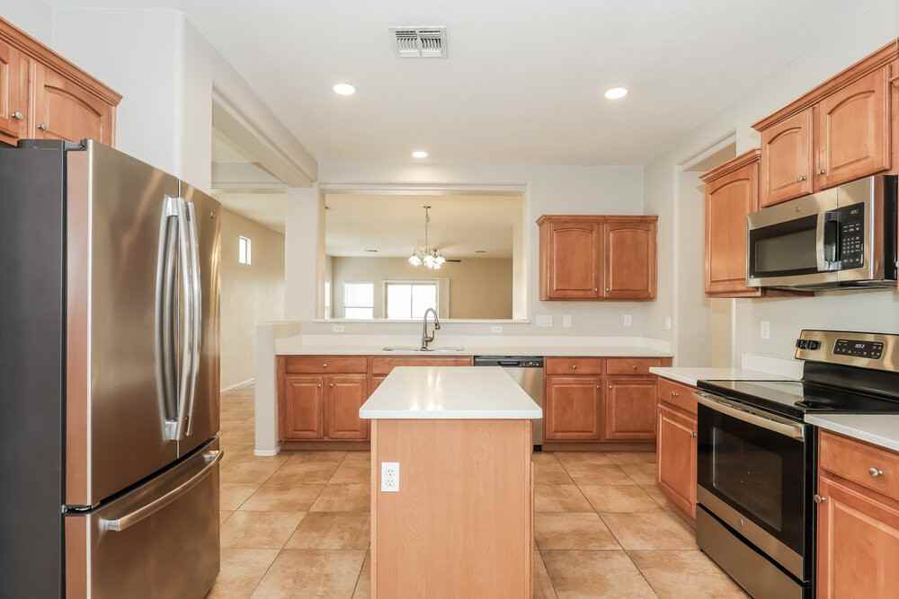 5418 W Pollack St - Photo 7 of 16