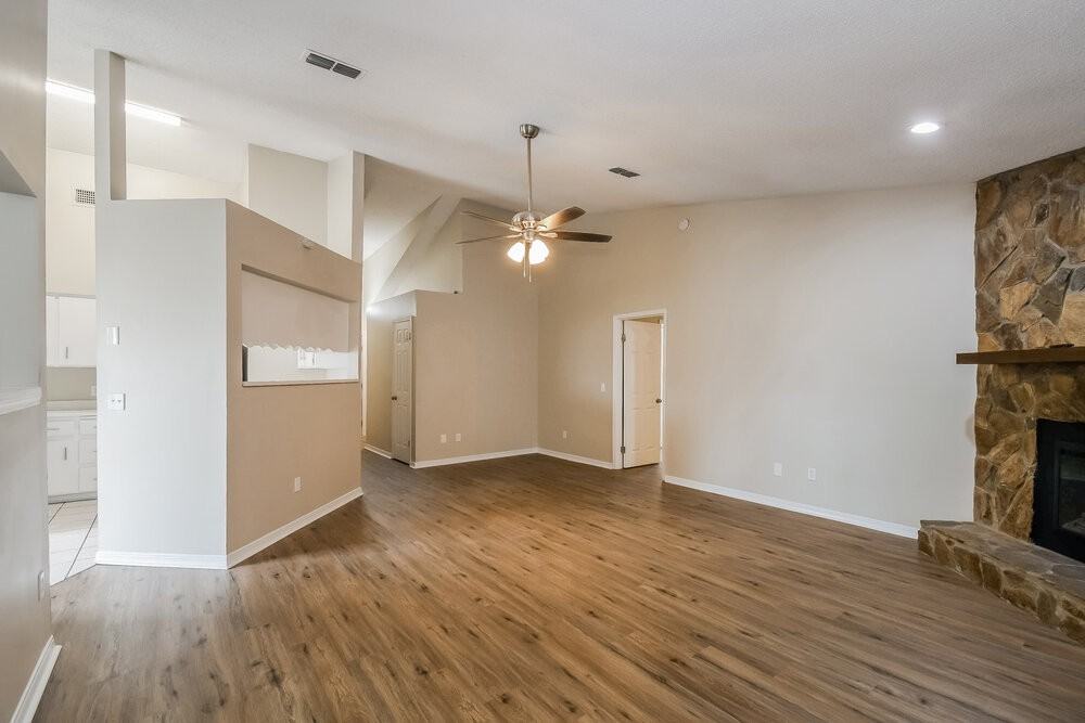 2215 Botany St - Photo 3 of 16