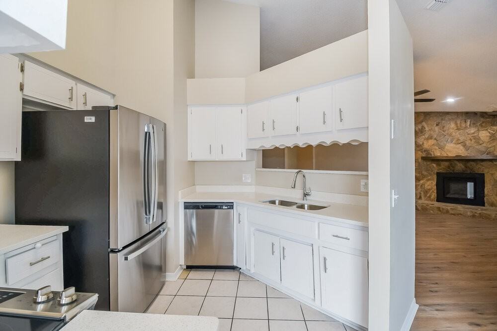 2215 Botany St - Photo 7 of 16