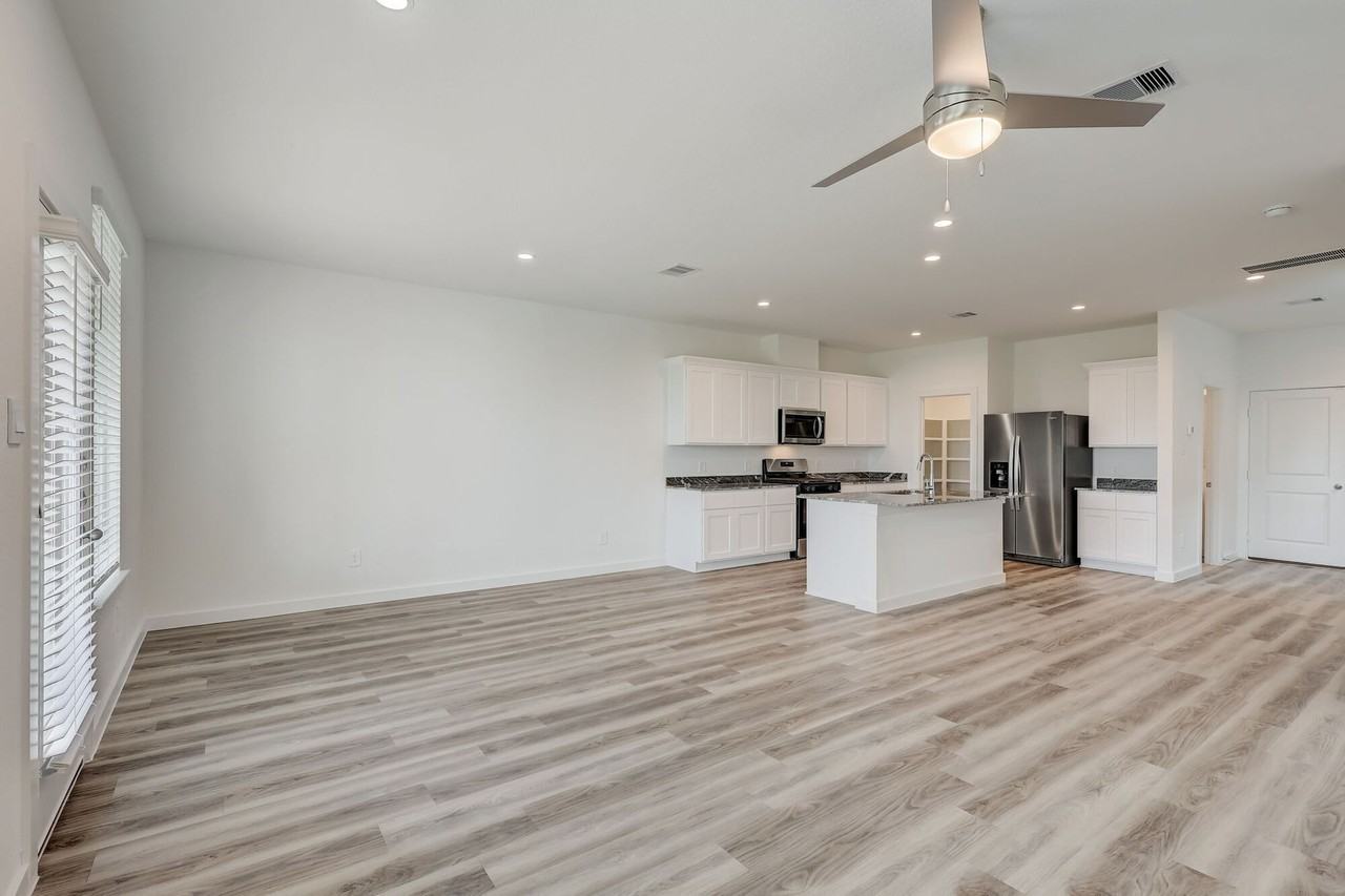 Oaks at Grand West - Photo 4 of 31