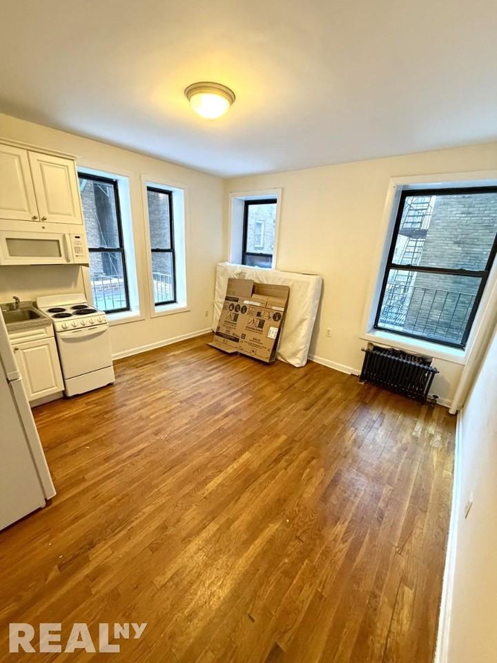 W 72nd St #2B - Photo 2 of 5