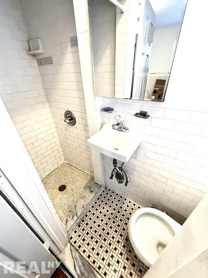 W 72nd St #2B - Photo 4 of 5