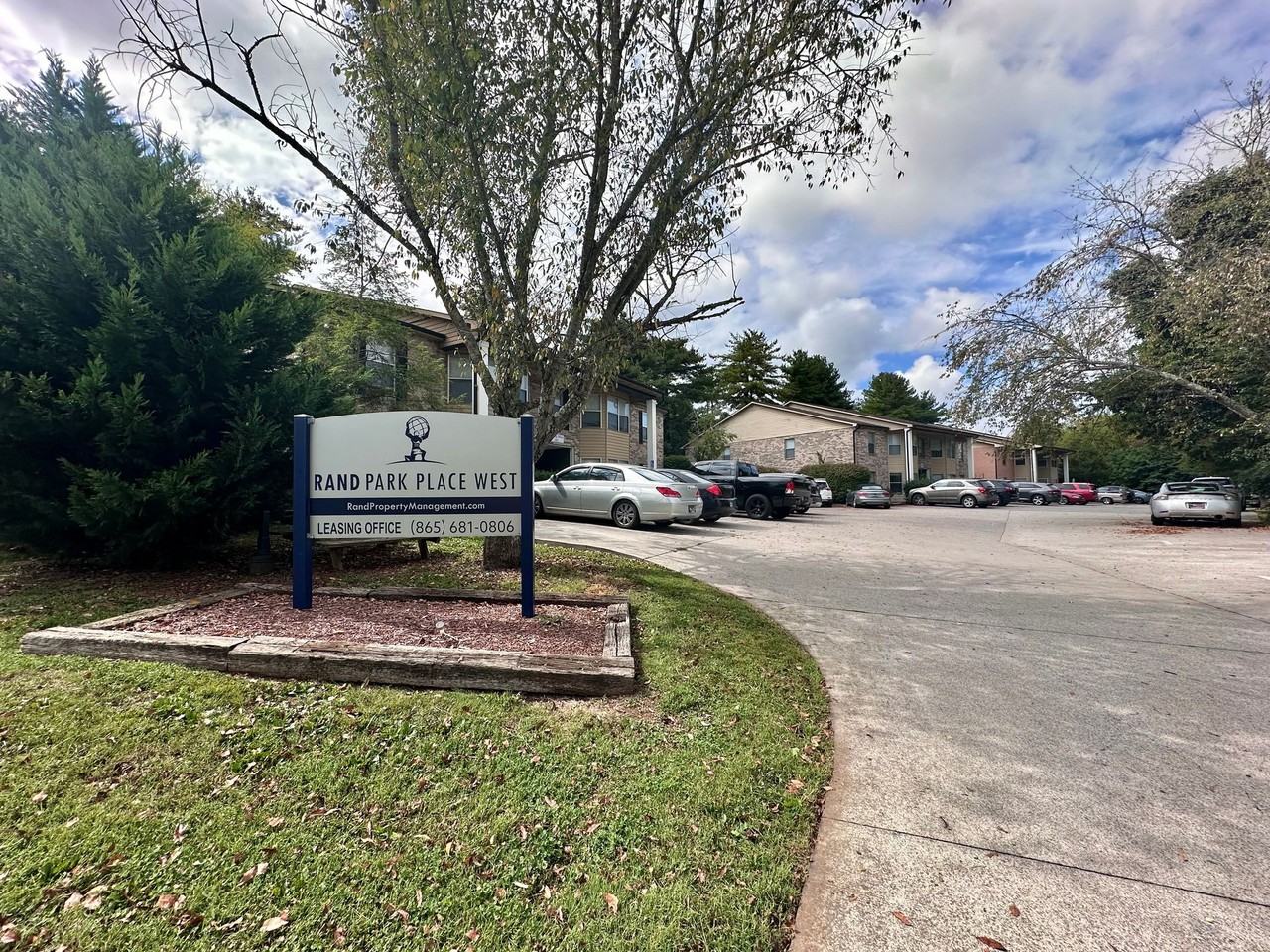 Park Place West and Park Place South Apartments - Photo 7 of 11