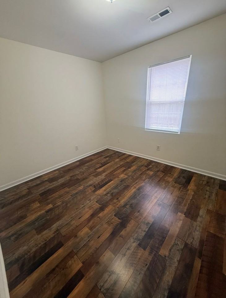 725 E Haggard Ave - Photo 3 of 13