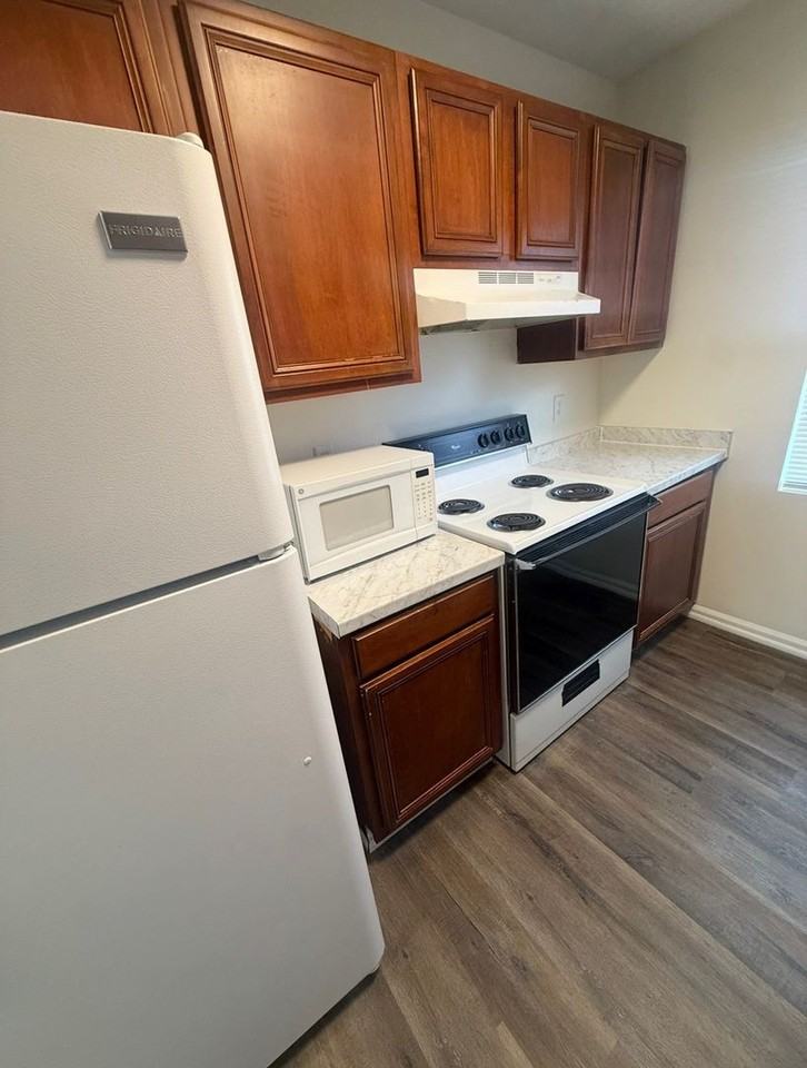 725 E Haggard Ave - Photo 6 of 13