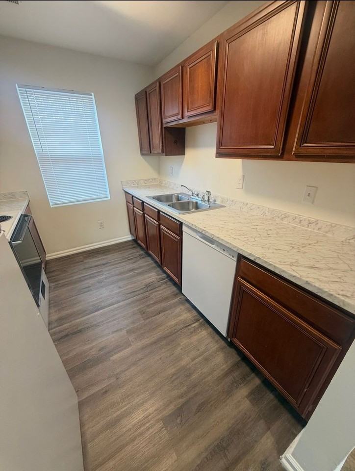 725 E Haggard Ave - Photo 5 of 13