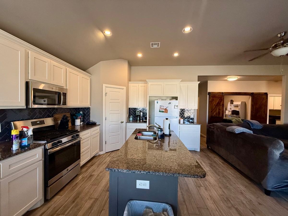 9401 Nw 87th St #1 - Photo 7 of 24