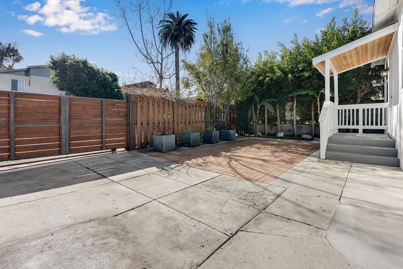 631 Indiana Ave Frnt #631FRNT - Photo 2 of 28