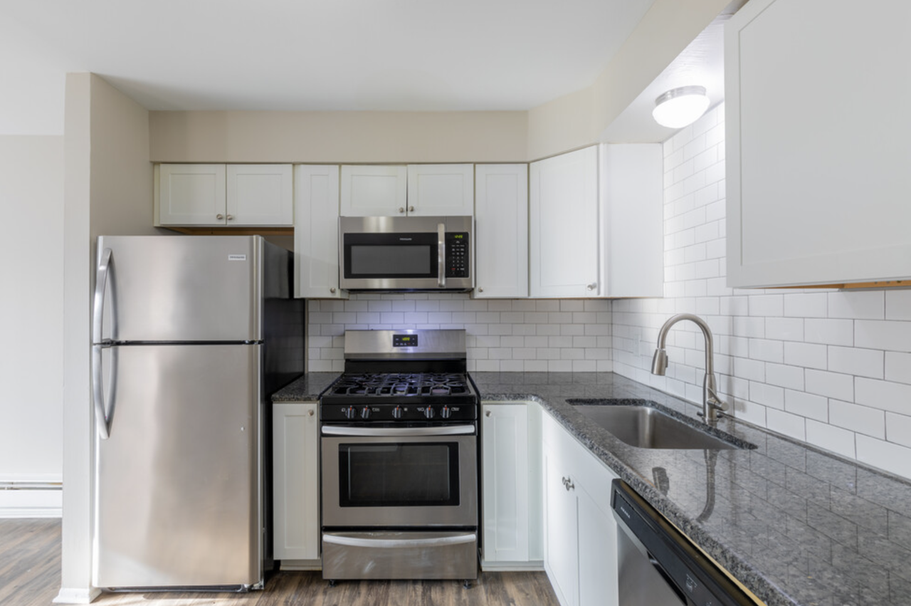 23700 W Warren St #7461UPG - Photo 2 of 7