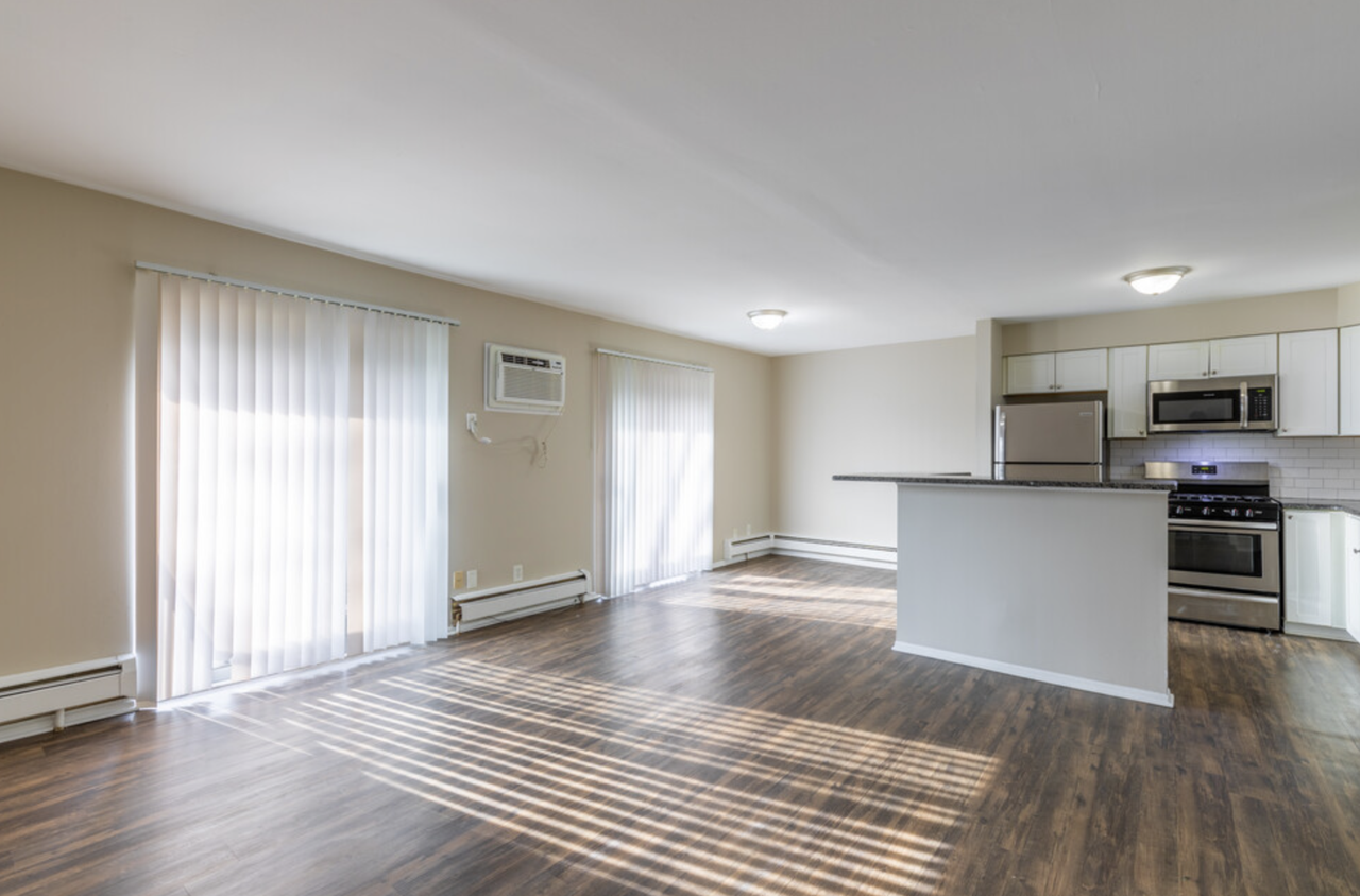 23700 W Warren St #7461UPG - Photo 4 of 7