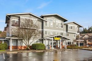 featured image of 4779 Lynwood Center Rd Ne